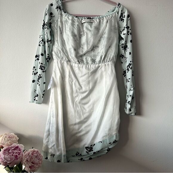 Alessandra Rich Off-The-Shoulder Rose Printed Silk Mini Dress - Picture 13 of 16